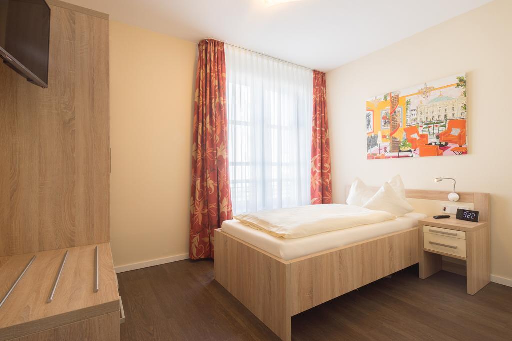 Gda Hotel Am Schlosspark Bad Homburg vor der Höhe Quarto foto