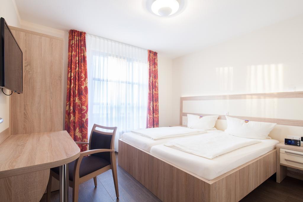 Gda Hotel Am Schlosspark Bad Homburg vor der Höhe Quarto foto